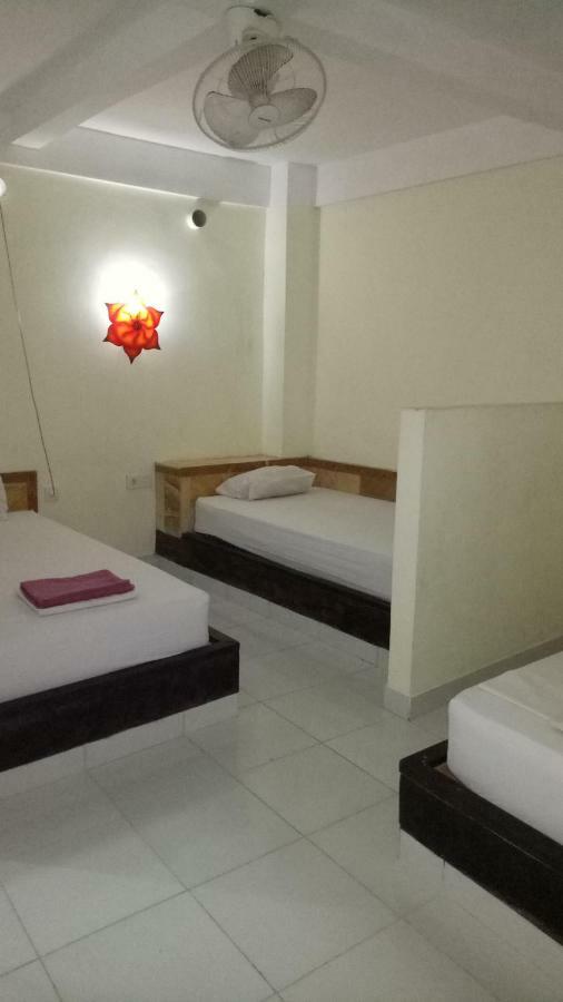 Amed Stop Inn Homestay, Rooftop Restaurant And Bar מראה חיצוני תמונה